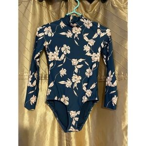 O’Neill Girls Size 14 Long sleeve swimsuit